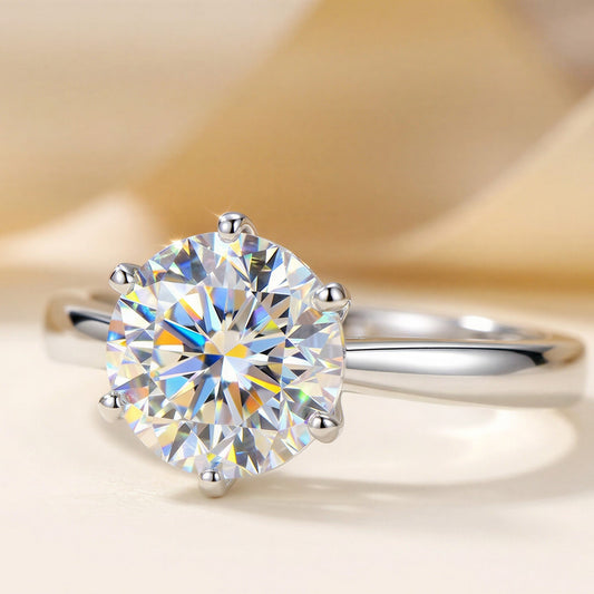 Everly Simple Solitaire Ring close-up