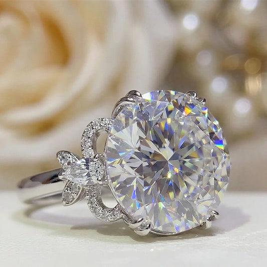 Everly Grand Solitaire Ring close-up