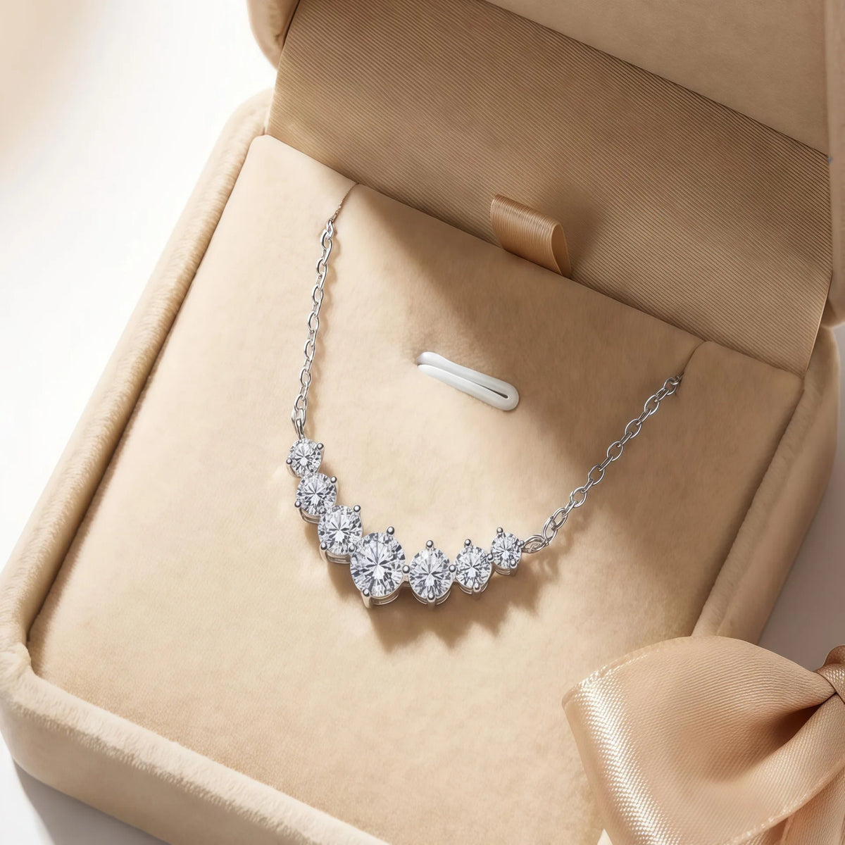 Moissanite Necklace for Woman S925 Sterling Sliver Diamond Pendant Plated Platinum Engagement Wedding Jewely
