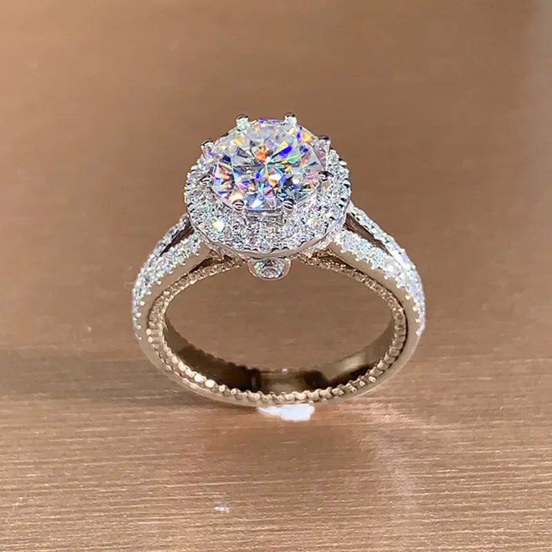 1–2 CT Round Halo Moissanite Engagement Ring