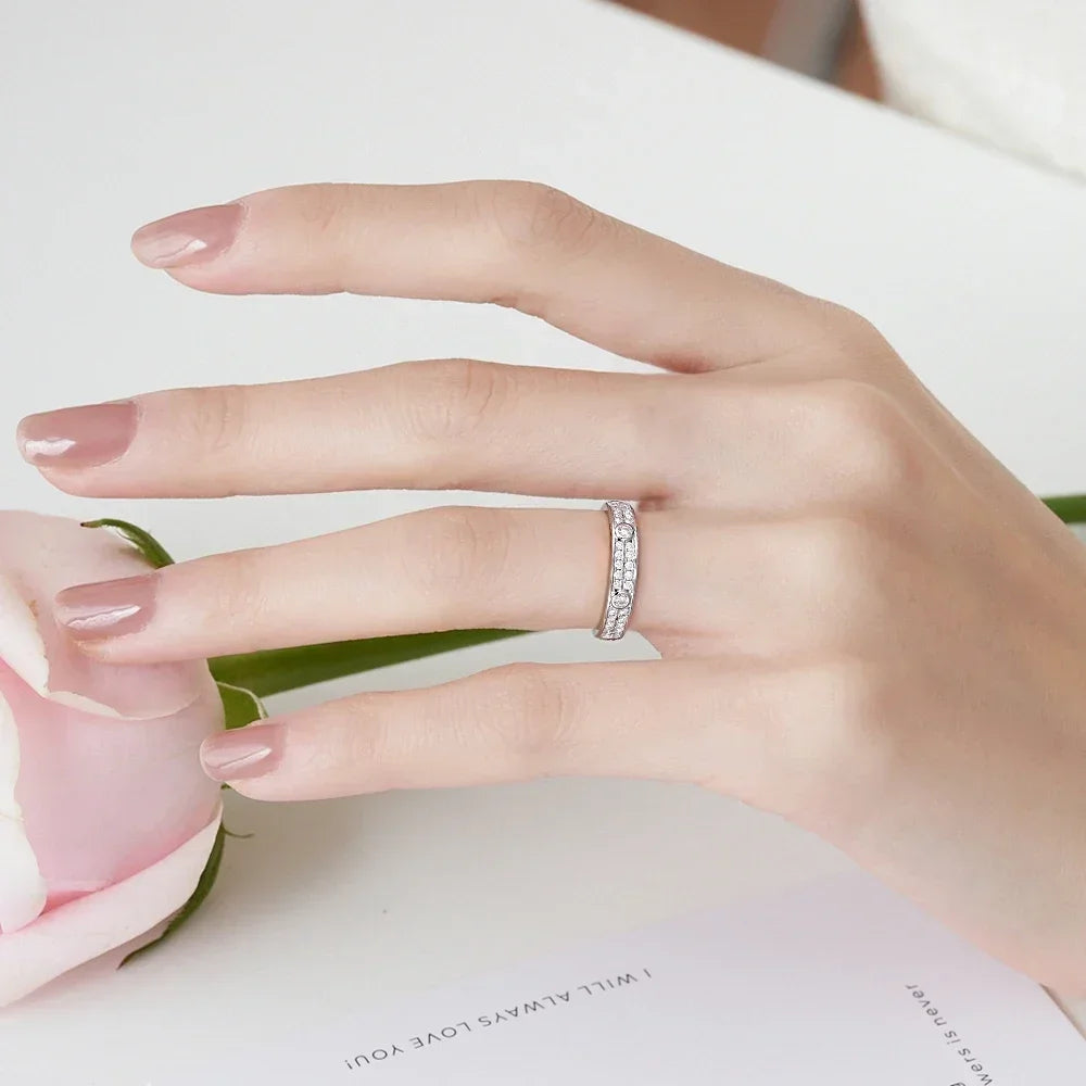 2025 Eternity Moissanite Band 2.0Mm Couple Wedding Ring Plated 18K White Gold Real 925 Sterling Silver Jewelry Luxury Woman Ring