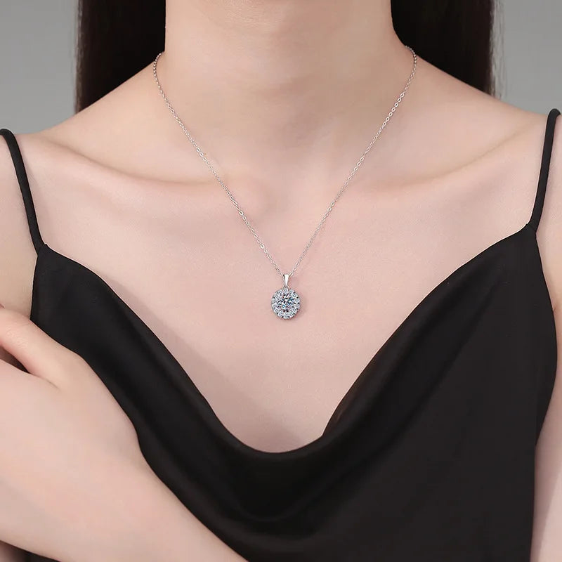 LioraGem Platinum PT950 Surrounding Diamond-Set Egg-Shaped Pendant Choker, Fashionable 1 Carat D-Color Moissanite Necklace